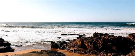 que oceano banha o litoral português
